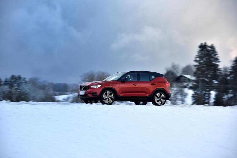  Volvo XC40 D4 R-Design 2017 года  (WW) (фото 39 из 44)